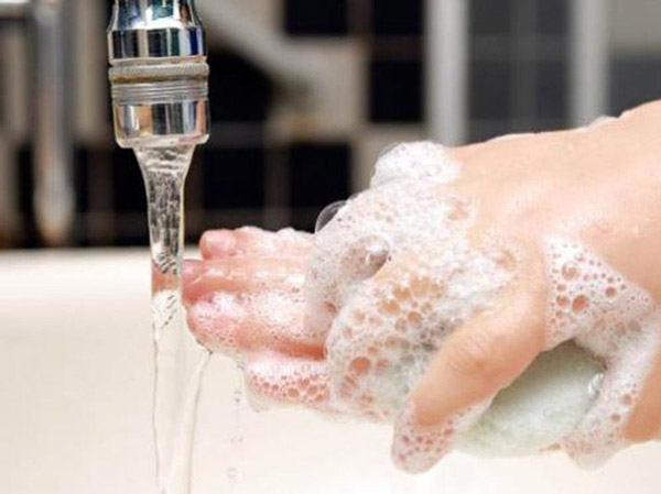 Rửa sạch bằng xà phòng giúp giảm được nguy cơ lây truyền